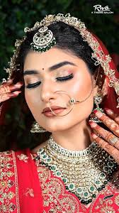 CLASSIC PARTY MAKEUP (BALANCED LOOK BETWEEN LIGHT & GLAM) for women